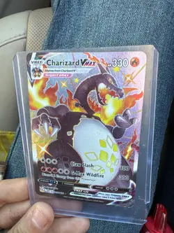 Charizard VMAX Gigantamax HP330 Holographic Fire/Flames Background Pokemon Card - Image 2