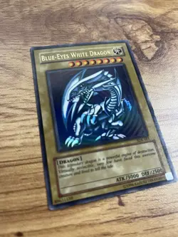 Yu-Gi-Oh! TCG Blue-Eyes White Dragon SDK-001 Ultra Rare 2002 Vintage Holo VTG - Image 5