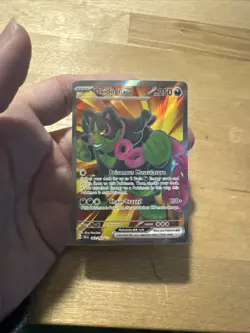 Okidogi ex 082/064 Shrouded Fable NEAR MINT Full Art Pokemon Card TCG - Image 2