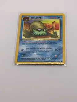 1999 first edition Omanyte Pokemon card (52/62) from the Fossil set - Image 1