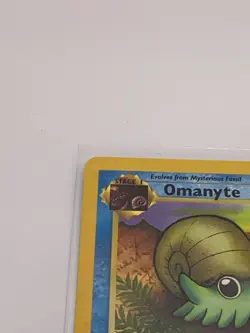 1999 first edition Omanyte Pokemon card (52/62) from the Fossil set - Image 4