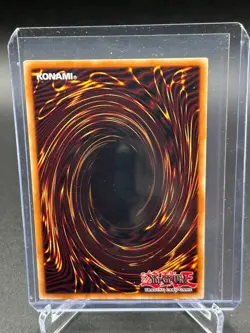 Yugioh TCG Dark Magician YSYR-EN001 Ultimate Rare 1st Edition NM - Image 2