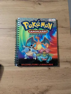 Album 124 carte Pokemon rainbow lamincards Edibas 2005 quasi completo Charizard - Image 2