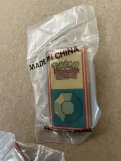 1 Pokemon Trading Card Game League 2000 Nintendo Wizards Gym Boulder Pin Pinback - Image 3