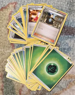 Pokemon card lot — 1026 cards — binder & pages included — starter collection - Image 4