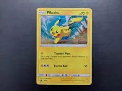 Pokemon - Pikachu SM81 Holo Promo Sun & Moon with swirl - Image 1