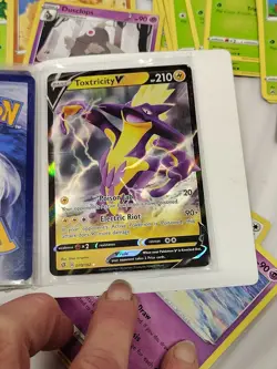 Ash's Pikachu SM109 Black Star Promo 2017 Pokemon Card Plus 100+ Random Cards - Image 5