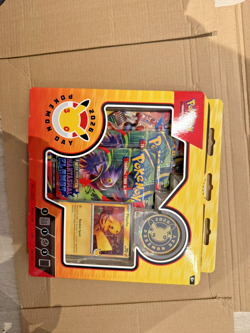 Pokemon TCG Pokemon Day 2026 Collection Box IN HAND!!!🚚✅ - Image 1