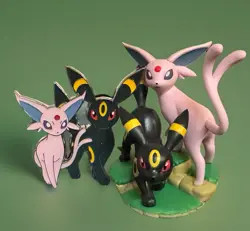 POKEMON Prismatic Evolutions Espeon Umbreon Figure Pin & Sleeves COLLECTION LOT - Image 5