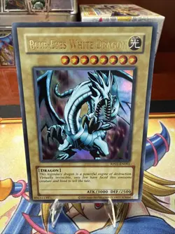 Blue-Eyes White Dragon RP01-EN001 Retro Pack (2020 Date Reprint) Unlimited - Image 1