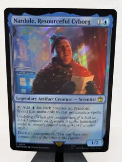 Nardole, Resourceful Cyborg - Surge Foil R MTG Universes Beyond: Doctor Who - Image 1