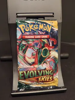 Nintendo Pokemon TCG Sword & Shield Evolving Skies Booster Pack Green cover 820650808777 - Image 1
