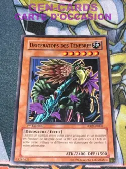 CARTE Yu Gi Oh DRICERAPTOPS DES TENEBRES SD09-FR006 1ere ed. GOOD D47 - Image 1