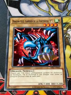 CARTE Yu Gi Oh DRAGON AILE, GARDIEN DE LA FORTERRESSE MRD-FR002 25TH - Image 1