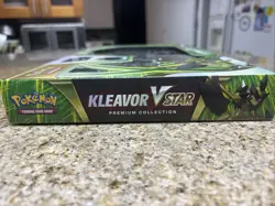 Pokemon TCG Kleavor VSTAR Premium Collection Box - Image 3