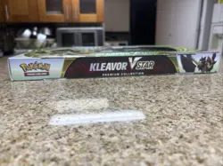Pokemon TCG Kleavor VSTAR Premium Collection Box - Image 4
