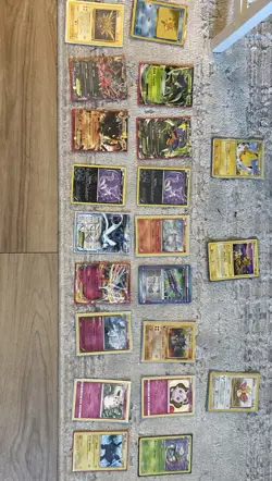Lot Of 21 Pokemon card - Image 1