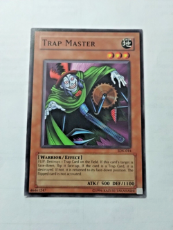 Yu-Gi-Oh! TCG Trap Master Kaiba Sdk-044 Unlimited Common -Bit of Edge Wear -Pics - Image 1