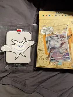 Pokemon S-Chinese Card CSMC Frosmoth With Keychain Card Guard Display - Image 1