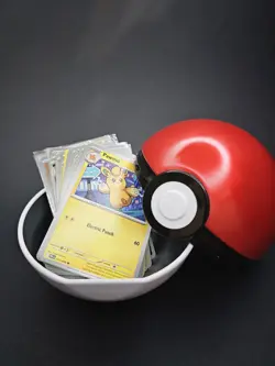 Pokemon TCG 50 Random Common & Uncommon +10 Foil Cards +Pokeball Tin !!!! - Image 1
