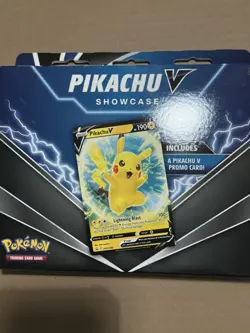 POKEMON TCG• PIKACHU V SHOWCASE• 3 BOOSTER PACKS & 1 PIKACHU V FoIl PROMO CARD - Image 1