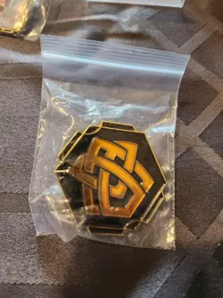 NEW* Disney Lorcana Pin Organized Play Promotial Archazia's Island Amber Ink - Image 1
