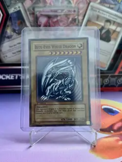 YuGiOh Blue-Eyes White Dragon DPKB-EN001 1st Edition Super Rare LP - Image 1
