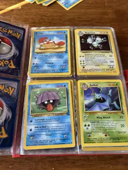 120 PLUS VINTAGE POKEMON CARDS - Image 3