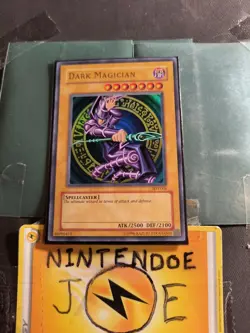 Dark Magician - Vintage - SDY006 (YUGIOH) Konami 1996 Original LP - Image 1
