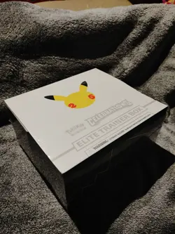 Pokemon TCG: 25th Anniversary Celebrations Elite Trainer Box (2021) 820650809439 - Image 3