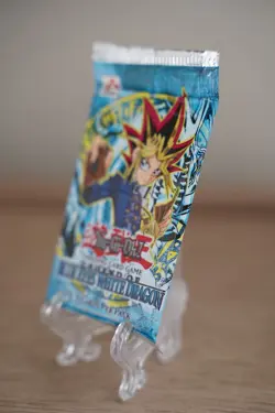 2002 Yugioh LOB Unlimited Legend of Blue Eyes White Dragon Booster Pack Konami - Image 3