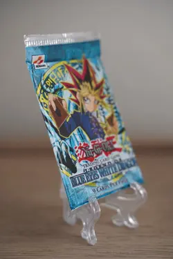 2002 Yugioh LOB Unlimited Legend of Blue Eyes White Dragon Booster Pack Konami - Image 4