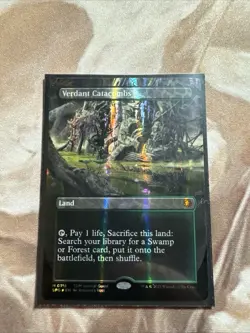 Verdant Catacombs (Borderless) (Dragonscale Foil) Special Guests Foil - Image 3