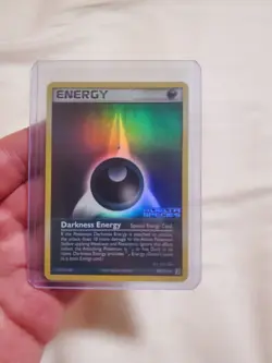 LP Pokemon TCG - DARKNESS ENERGY #103 STAMPED REVERSE HOLO - DELTA SPECIES 2005 - Image 1