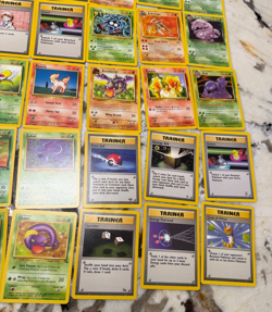 42 random trading card Pokemon lot- 1990s VINTAGE Lot 3 - Image 3