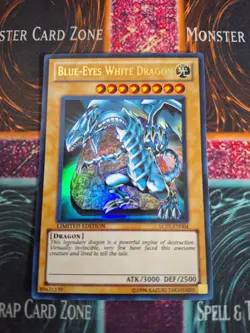 Yu-Gi-Oh! Blue-Eyes White Dragon LC01-EN004 Limited Ultra Rare Near Mint c3/ - Image 1