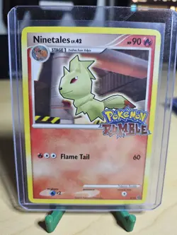 NINETALES 3/16 HOLO STAMP POKEMON RUMBLE 2009 - Image 1