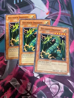 YUGIOH - THUNDER DRAGON X3 - COMMON - DLG/RP01 - NM - Image 1
