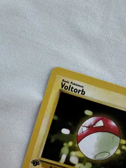 Pokemon 2000 Voltorb Team Rocket 1st Edition NM-MINT Wizards of the Coast 69/82 - Image 4