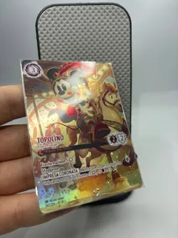 2025 DISNEY LORCANA FABLED ICONIC #242 ITA MICKEY MOUSE BRAVE LITTLE PRINCE ITA - Image 3