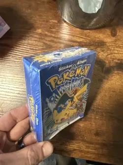 2025 BOX POKEMON POKEDEX Pokepoket Stickers - 25 Sealed Packs Peru Mew Zard New - Image 2