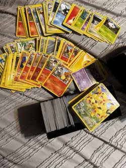 Pokemon TCG 20th Anniversary 1000 Card Lot Nintendo Pikachu - Image 3