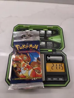 21.15 g Heavy Charizard Pokemon WOTC Base Set Unlimited Booster Pack 1999 - Image 1