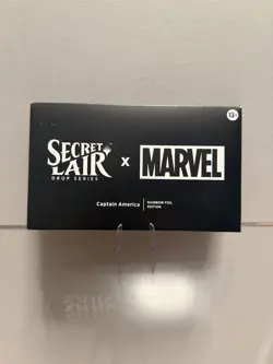 Secret Lair Drop: Secret Lair x Marvel's Captain America - Rainbow Foil Edition - Image 2