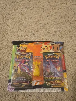 Pokemon TCG : Back to School Pikachu Eraser 2 Booster Blister Evolving Skies - Image 1