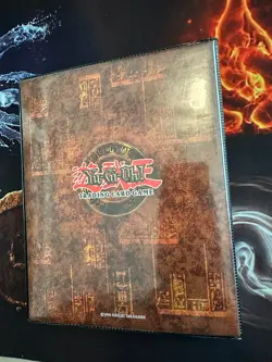YuGiOh 4 Pocket🔥Vintage🔥2002 Yugi Dark Magician Trading card Binder💎Excellent - Image 2