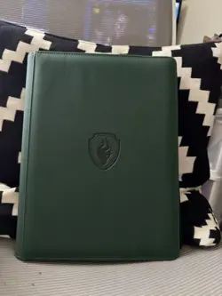 MTG Zippered 9-Pocket Magic: The Gathering Binder (Holds 540 Cards) - Image 1