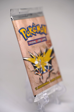 Pokemon TCG 1999 1st Edition Fossil Booster Pack Zapdos Art WOTC Factory Sealed - Image 4