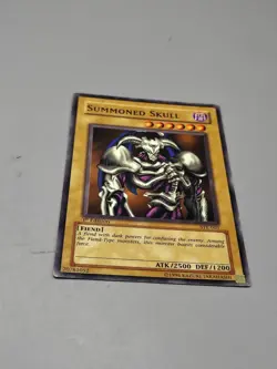 YuGiOh! SUMMONED SKULL SYE-005 COMMON 1st Edition NM - Image 1