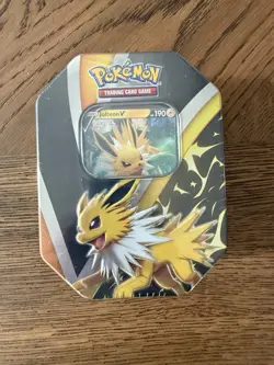 Pokemon TCG Eevee Evolutions Tin Jolteon V 820650809057 - Image 1